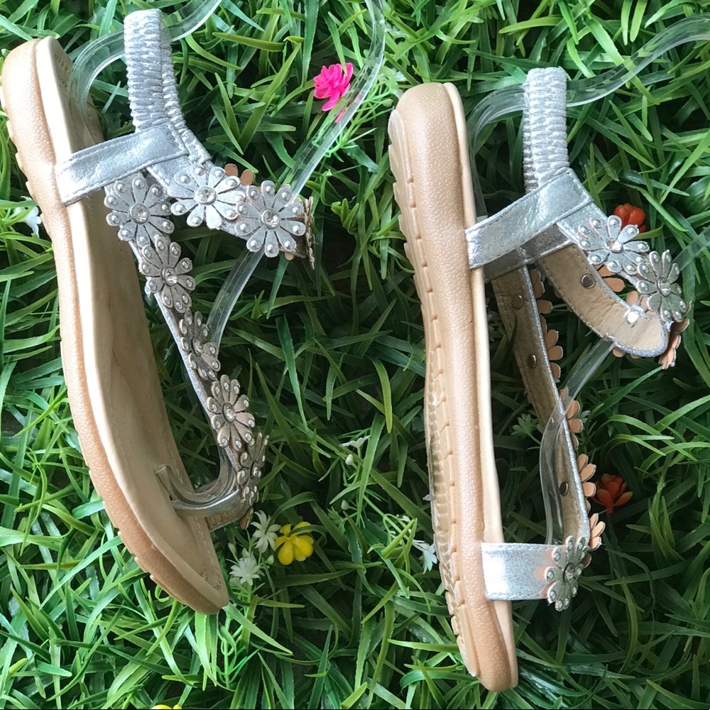 VeranoRio Silver Flower Rhinestone Comfort Sandal - Picture 3 of 7